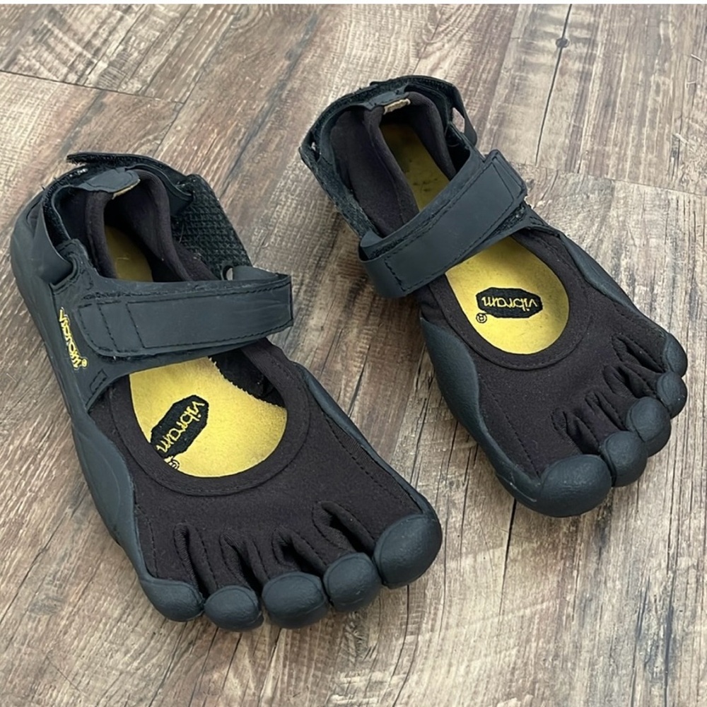 COPY - Vibram FiveFingers Black Toe Footwear